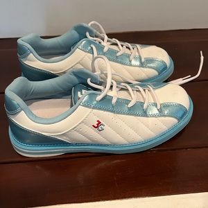 3 G bowling shoes